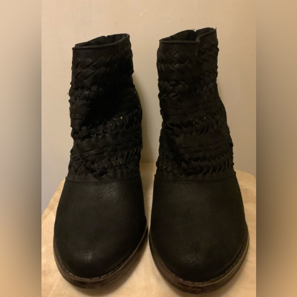 FERGALICIOUS BY FERGIE Women’s Black Ankle Booties Block Heel Zipper Size 8